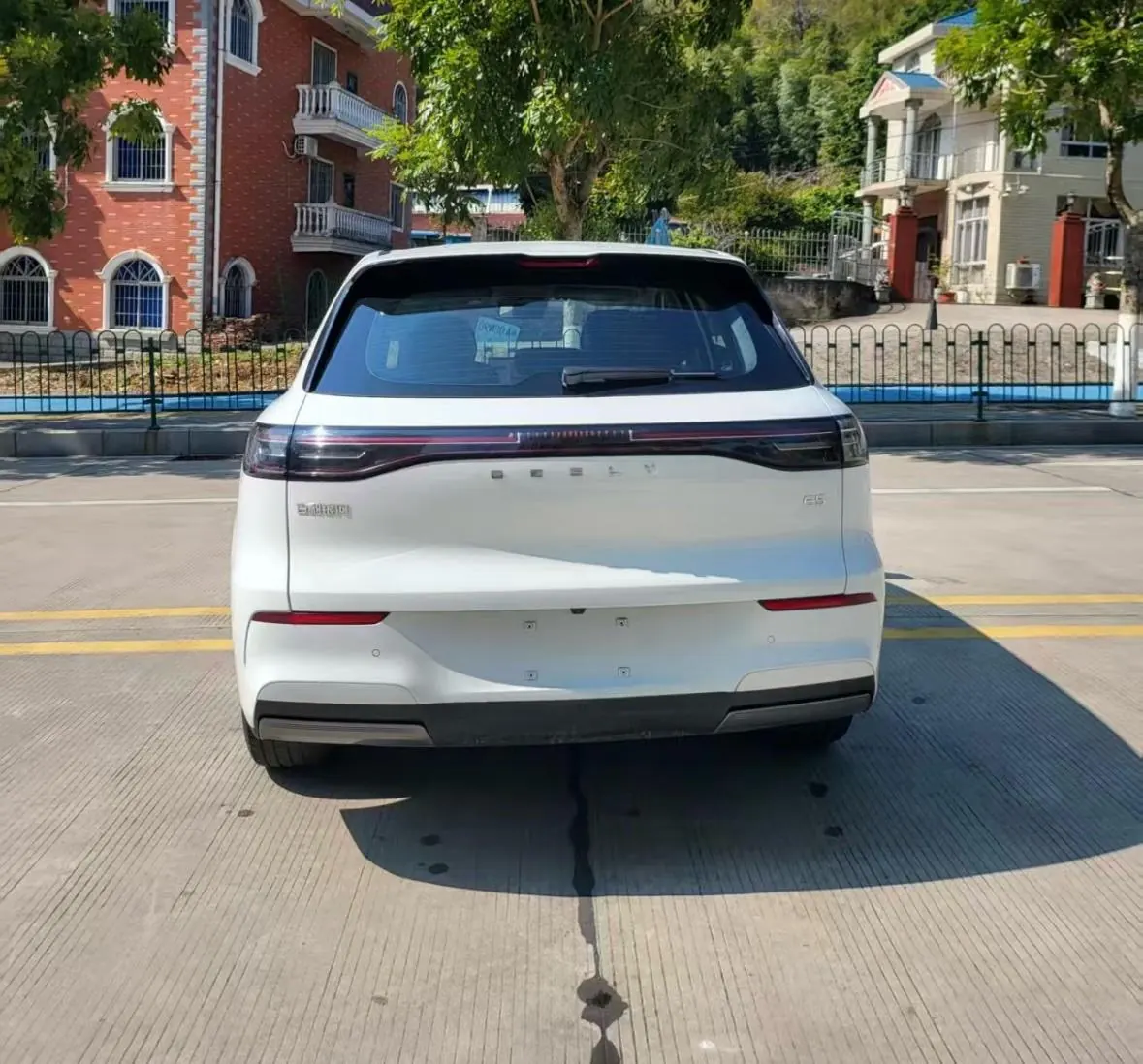 Geely Galaxy 2024 E 5 530km Discovery Edition Automatic Gear 3