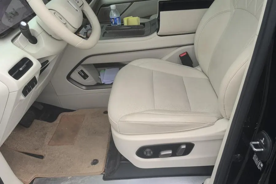 WEY 2025 VV7 Hi4 1.5T Four-Wheel-Drive Automatic Model 3