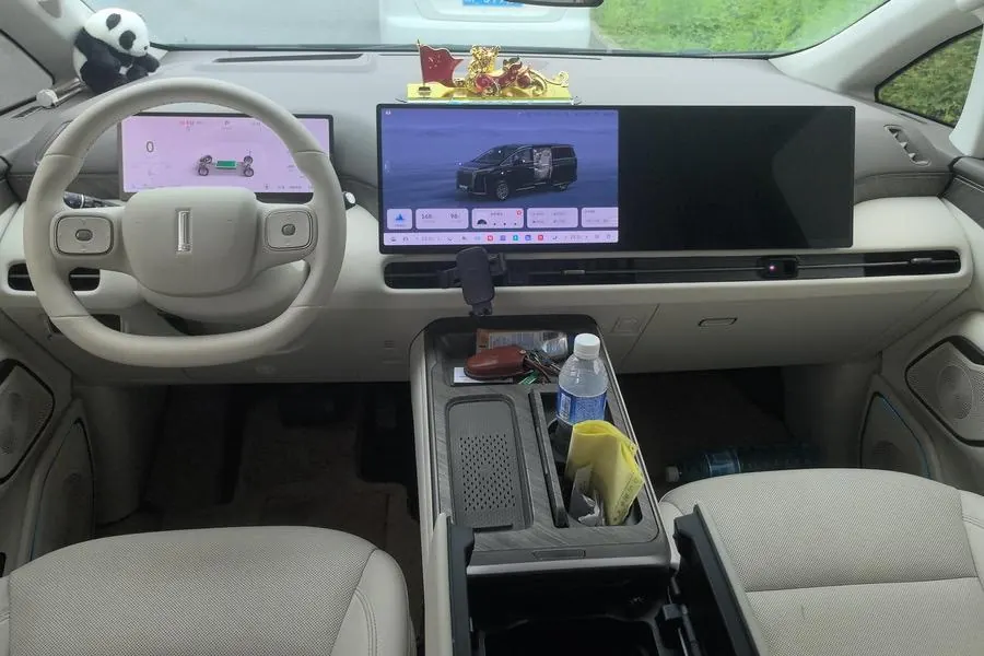 WEY 2025 VV7 Hi4 1.5T Four-Wheel-Drive Automatic Model 5