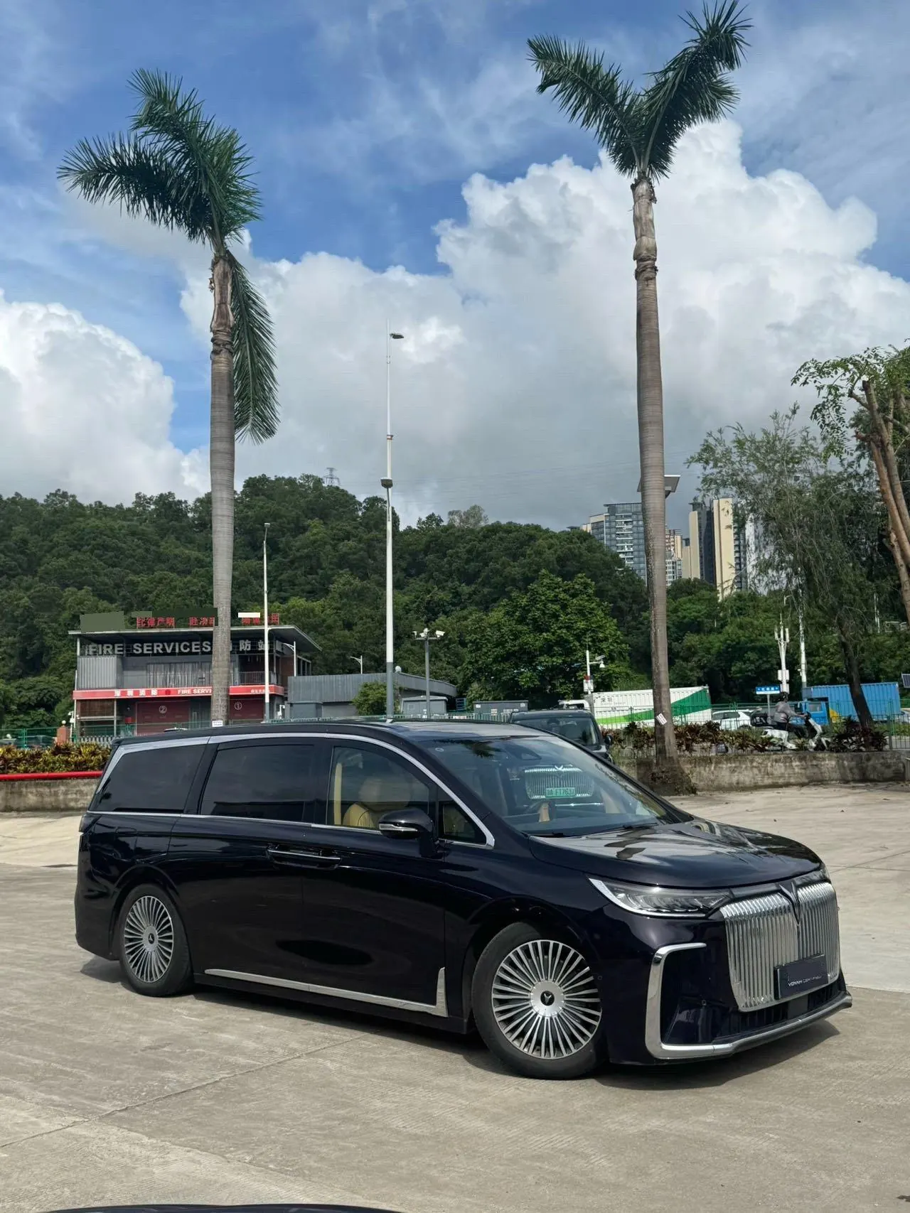 Voyah 2025 dreamers PHEV 1.5T four-wheel drive flagship Kun Peng version automatic gear 3
