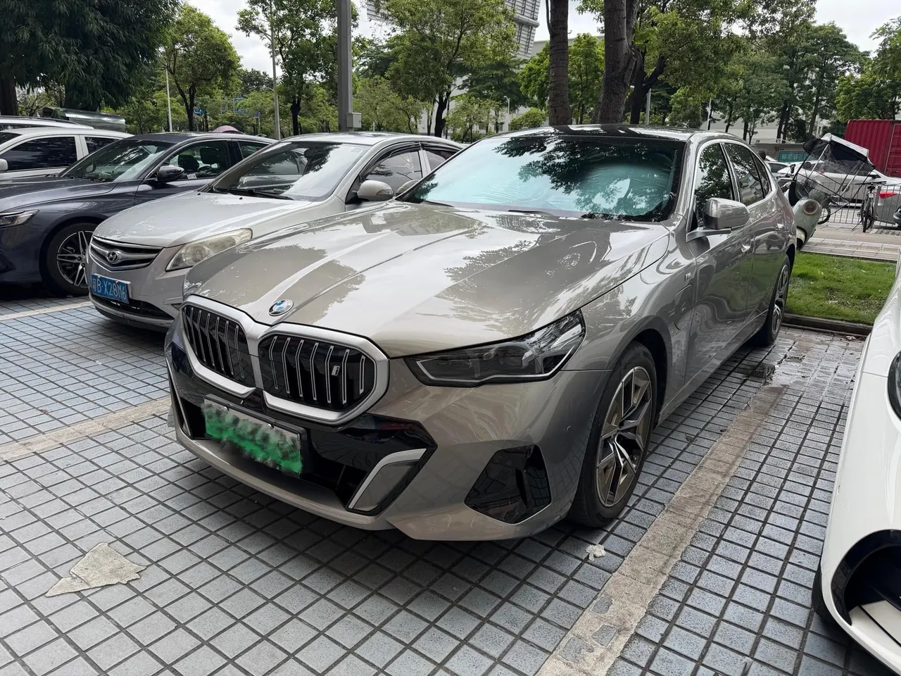 BMW 2024 i5 eDrive 35L Exclusive M Sports Suit Automatic Gear - View 1