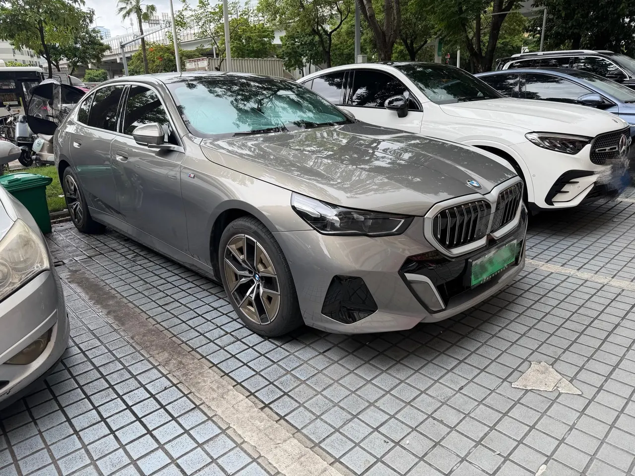 BMW 2024 i5 eDrive 35L Exclusive M Sports Suit Automatic Gear 3