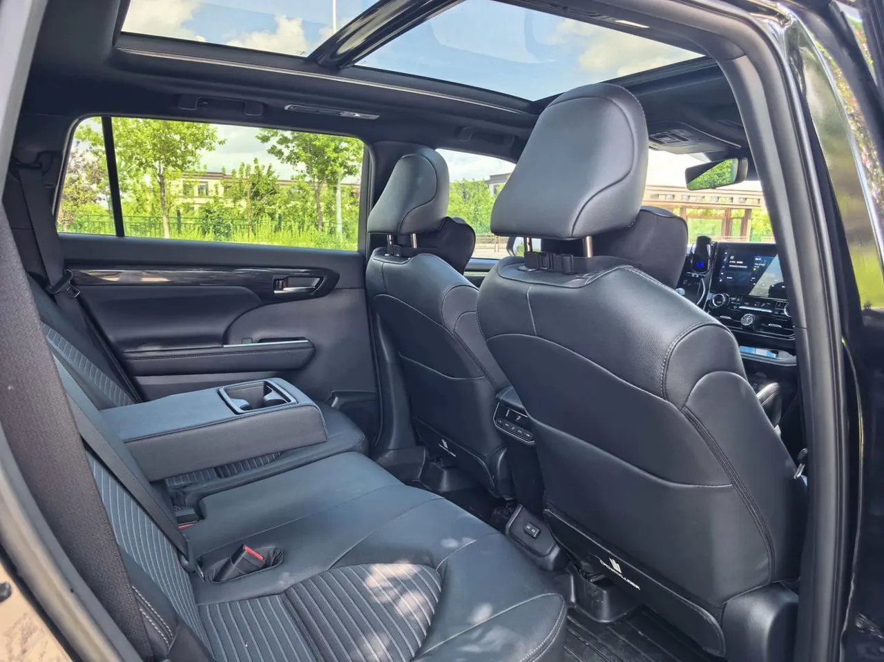 Toyota 2022 Crown Land Release 2.5 Stepless Four-wheel Drive Premium Edition Automatic Gear 7
