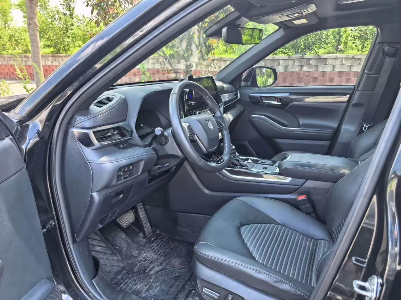 Toyota 2022 Crown Land Release 2.5 Stepless Four-wheel Drive Premium Edition Automatic Gear 8