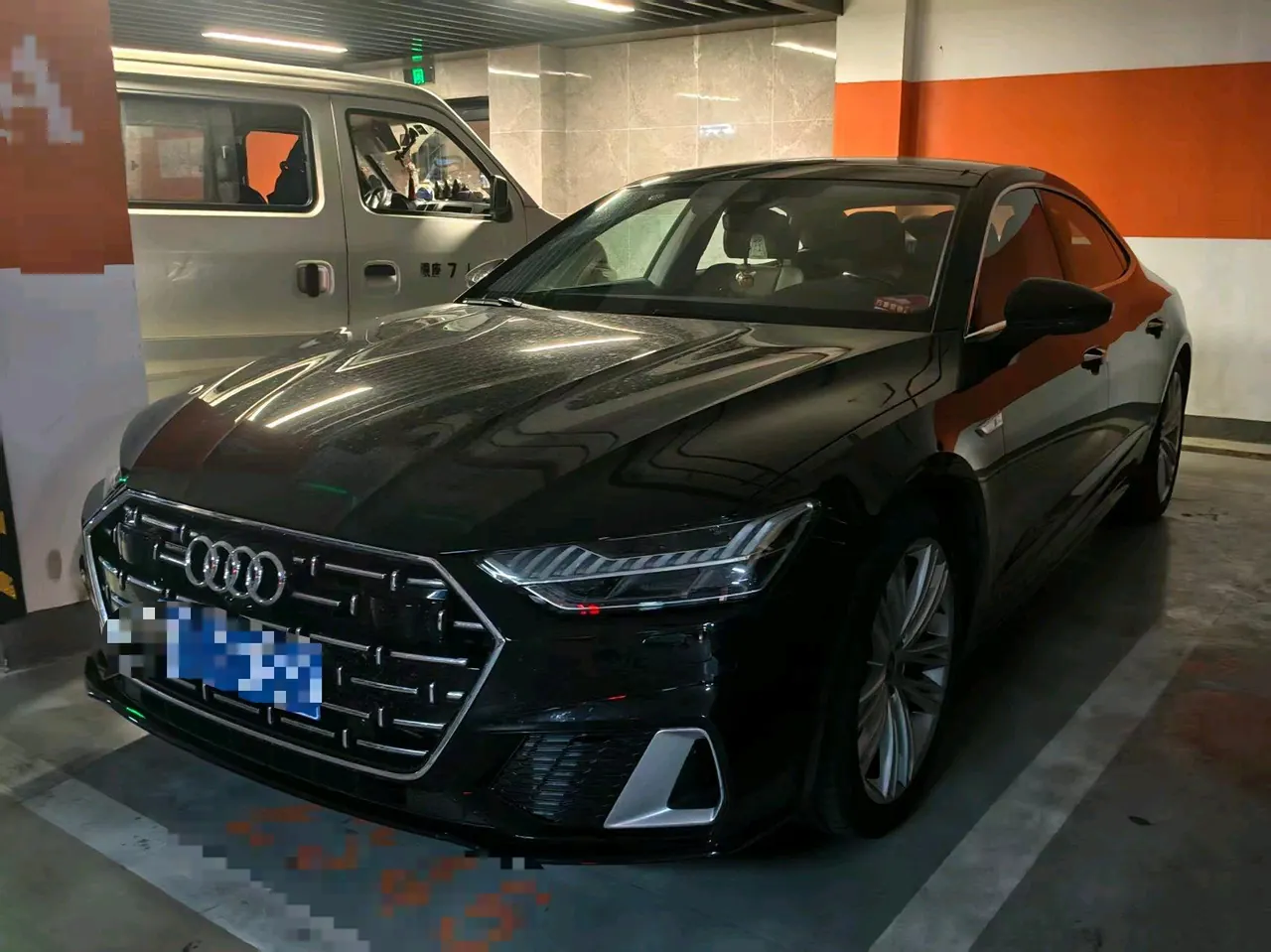 Открыть галерею: Audi 2024 A7L 2.0TFSI 45TFSI Quattro Luxury Automatic