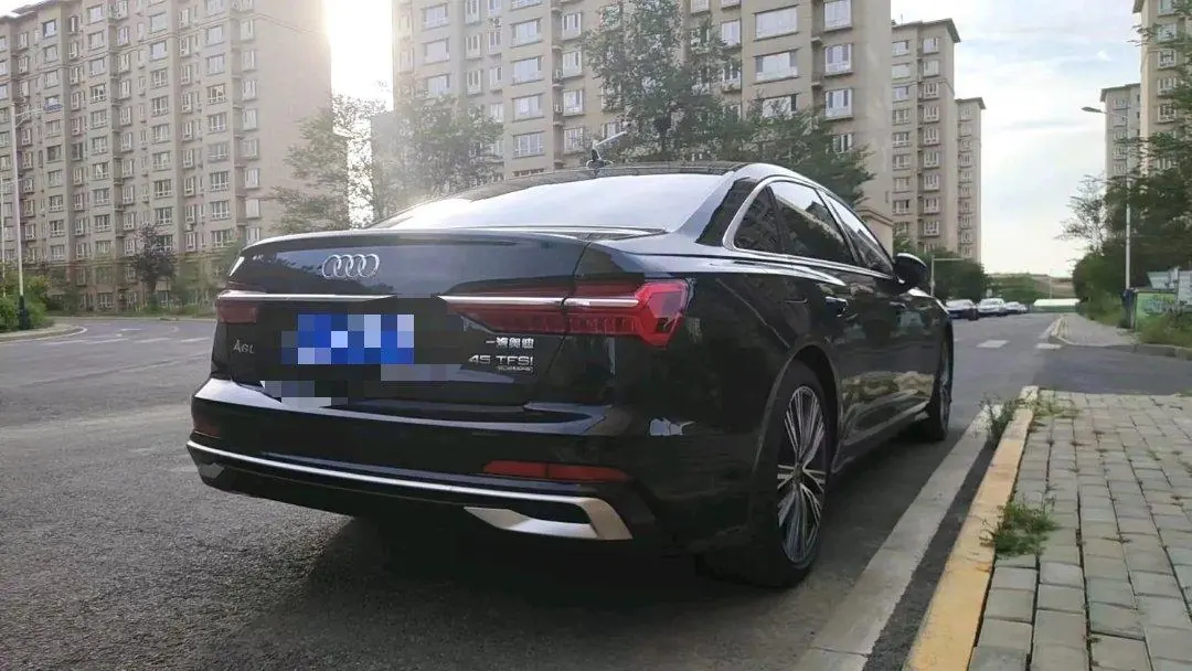 Audi 2024 A6L 2.0TFSI 45TFSI Quattro Selected Dynamic Automatic 3