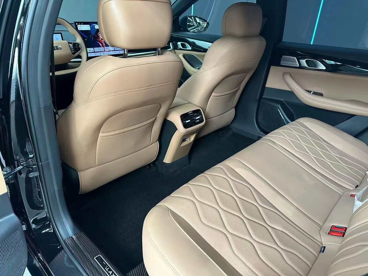 Geely Galaxy 2025 A7 EM-i 1.5 150km Discovery Edition Automatic Gear 3