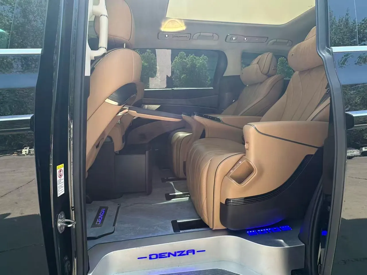 Denza 2024 Denza D9 DM-i 1.5T stepless 1050 exclusive automatic gear 10