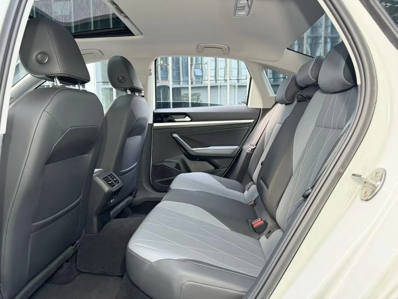 Volkswagen 2024 LaVida 1.5 Star 5 Million Edition Automatic Gear 3
