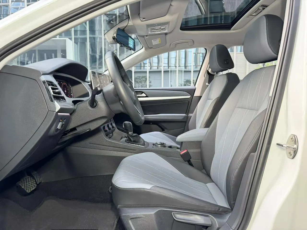 Volkswagen 2024 LaVida 1.5 Star 5 Million Edition Automatic Gear 4