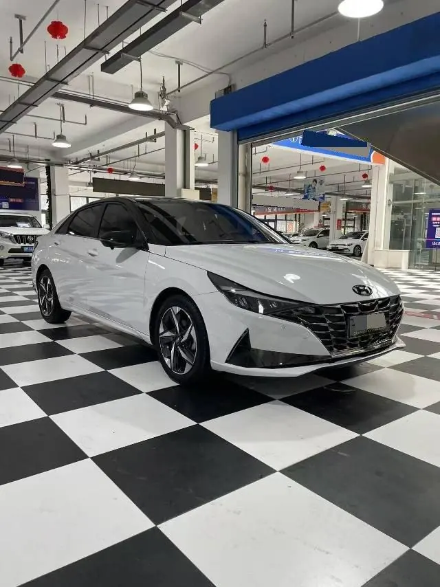 Hyundai 2021 Elantra -3-compartment 1.5 stepless LUX premium automatic gear 3