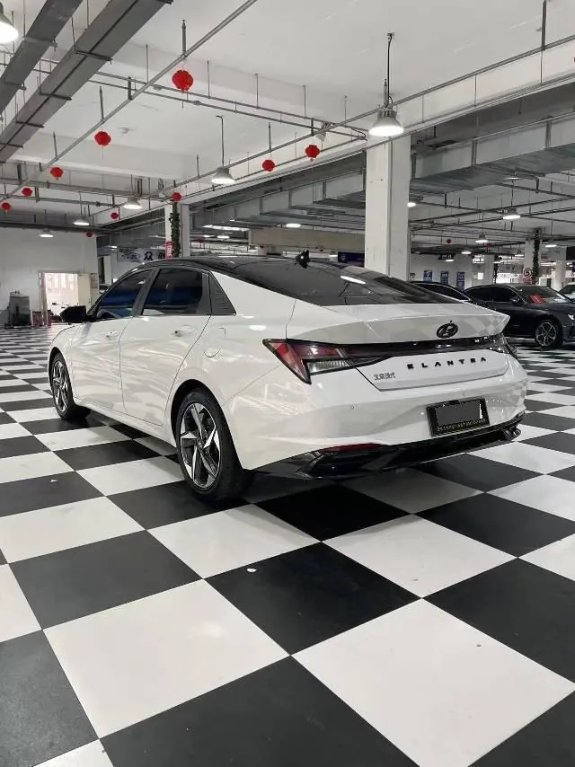 Hyundai 2021 Elantra -3-compartment 1.5 stepless LUX premium automatic gear 7