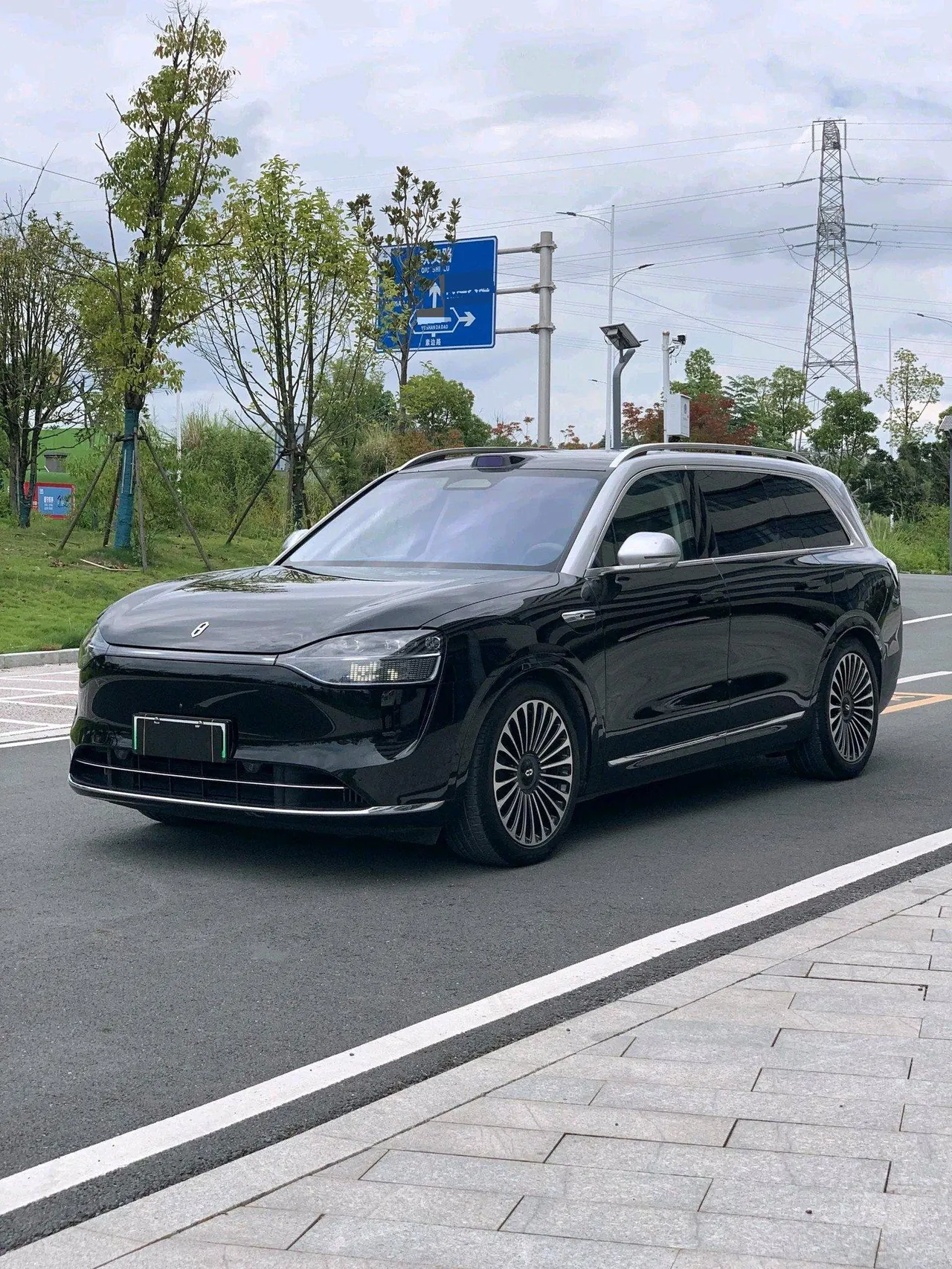 Open image lightbox: AITO 2024 AITO M9 extended range Max version 52kWh automatic gear