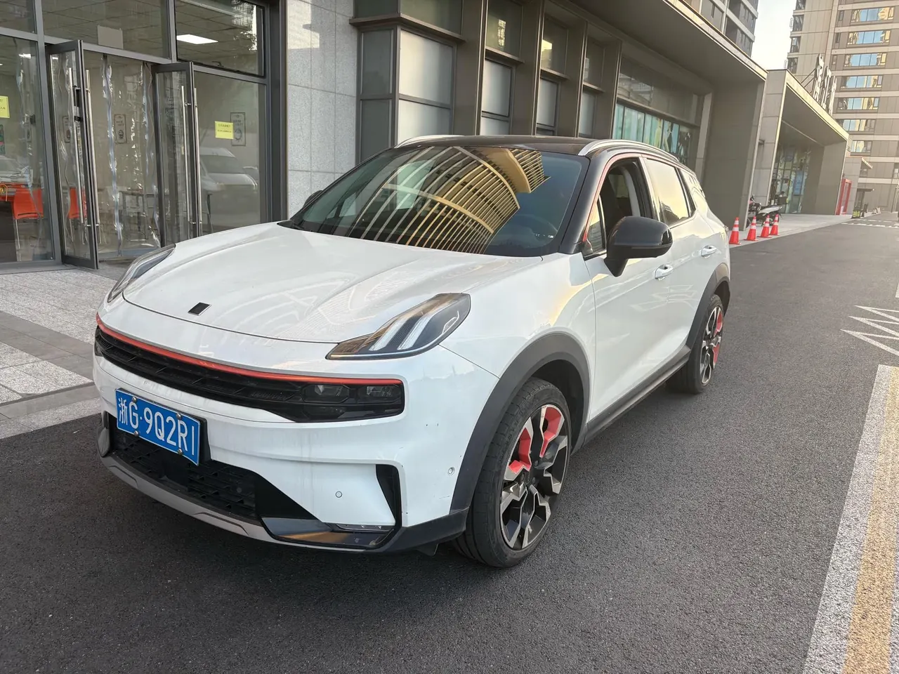 LYNK&amp;CO 2020 LYNK&amp;CO 06 MHEV 1.5TD Pro automatic transmission - View 1