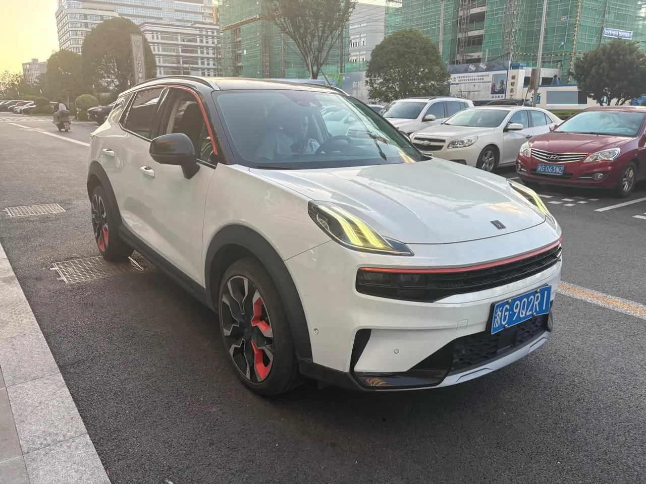 LYNK&amp;CO 2020 LYNK&amp;CO 06 MHEV 1.5TD Pro automatic transmission 2