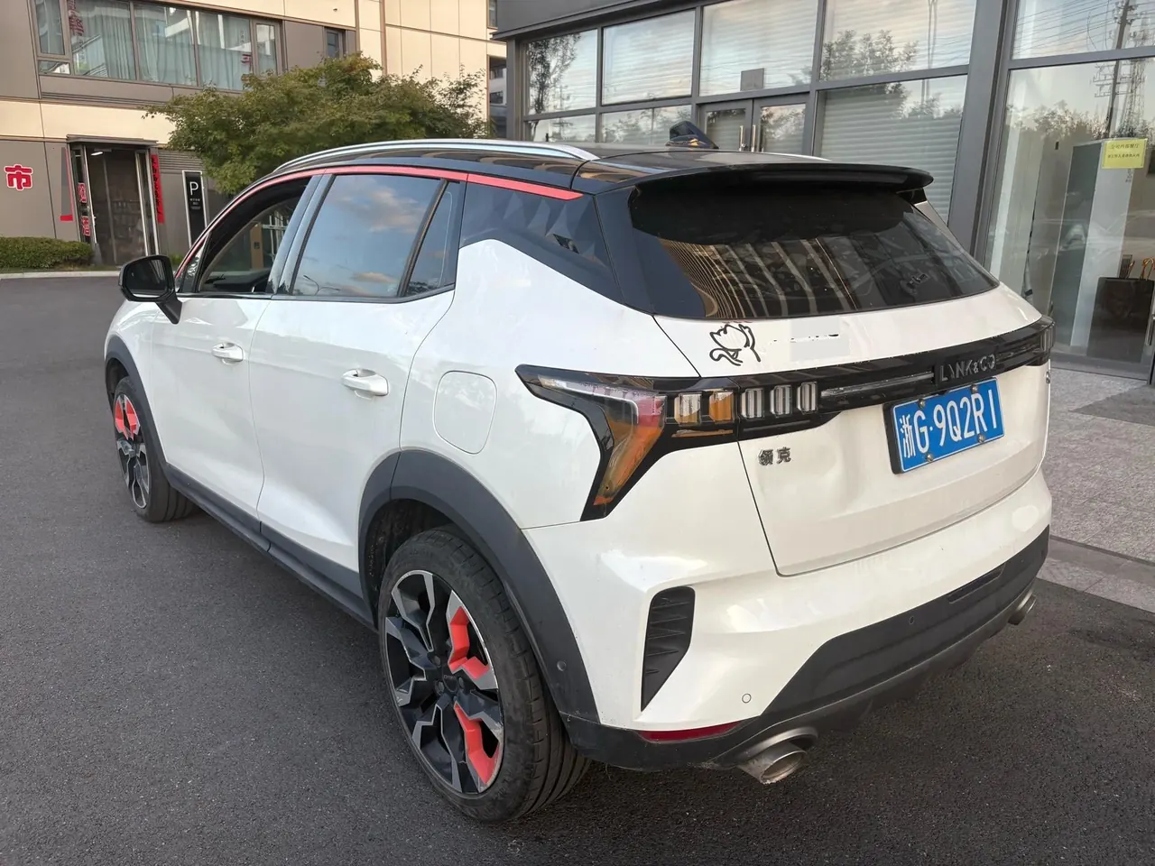 LYNK&amp;CO 2020 LYNK&amp;CO 06 MHEV 1.5TD Pro automatic transmission 3
