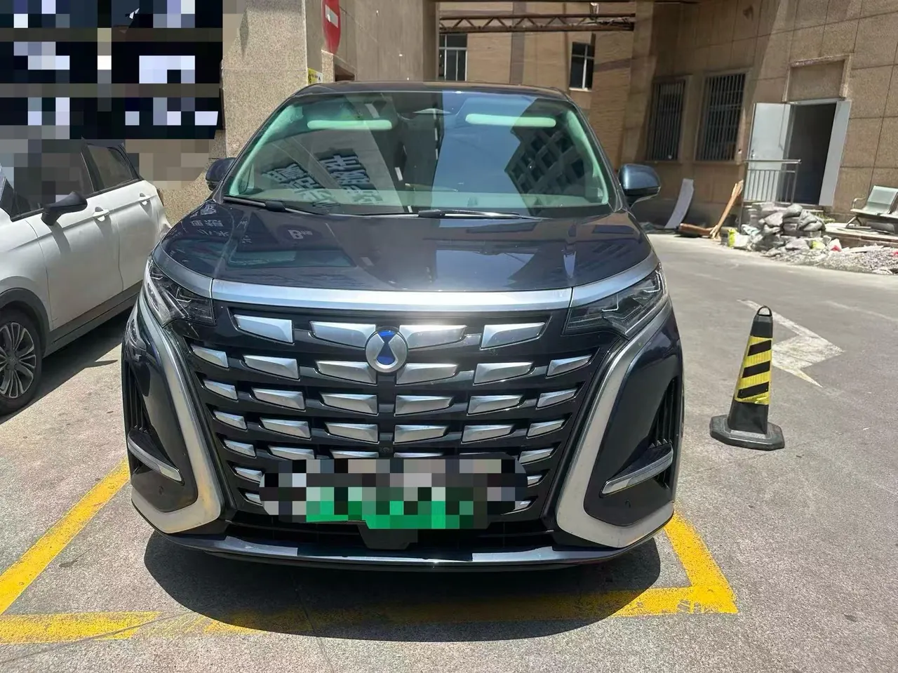 Denza 2022 Denza D9 DM-i 1.5T stepless 970 four-wheel drive flagship automatic gear 2