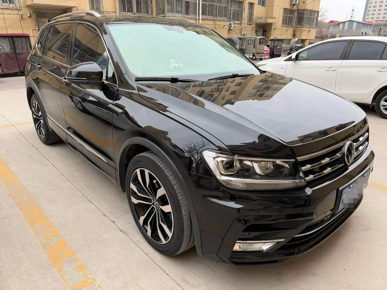 Volkswagen 2021 Tiguan L R-Line 2.0TSI 330TSI Two-Drive Overdrive Automatic Gear 2