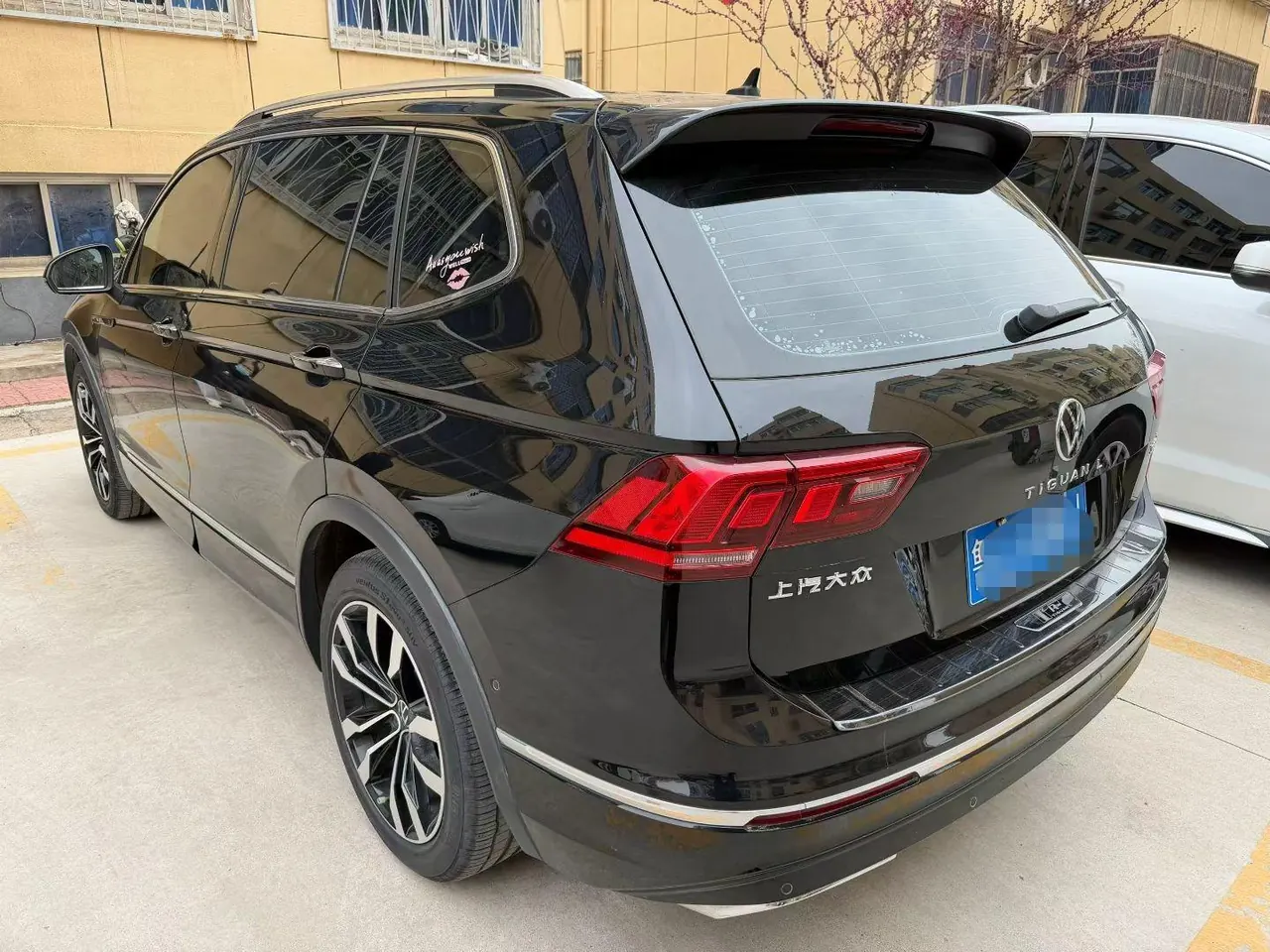 Volkswagen 2021 Tiguan L R-Line 2.0TSI 330TSI Two-Drive Overdrive Automatic Gear 6