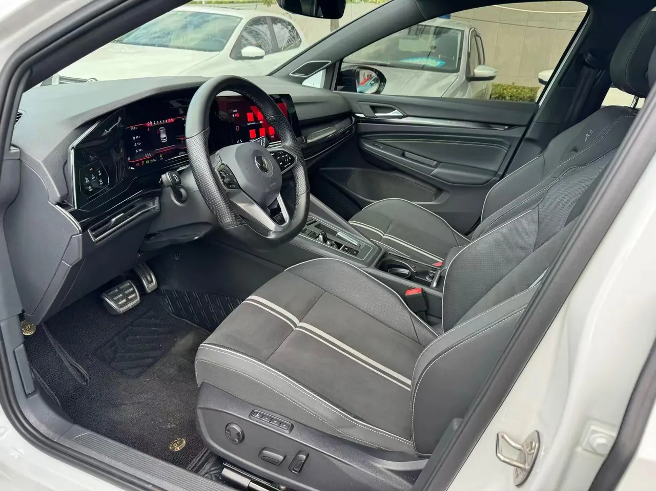 Volkswagen 2021 Golf 8 R-Line 1.4TSI 280TSI Automatic 4