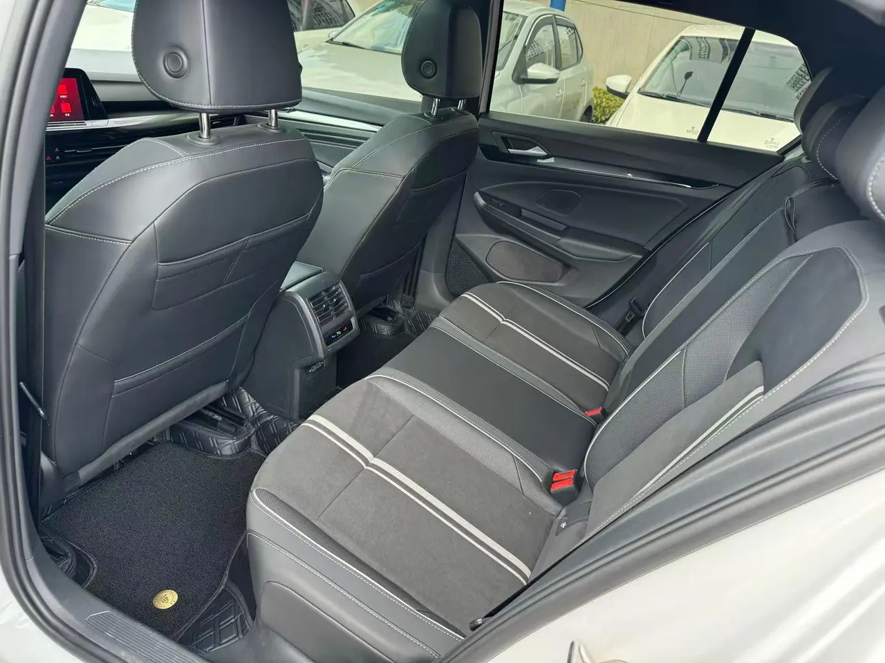 Volkswagen 2021 Golf 8 R-Line 1.4TSI 280TSI Automatic 5