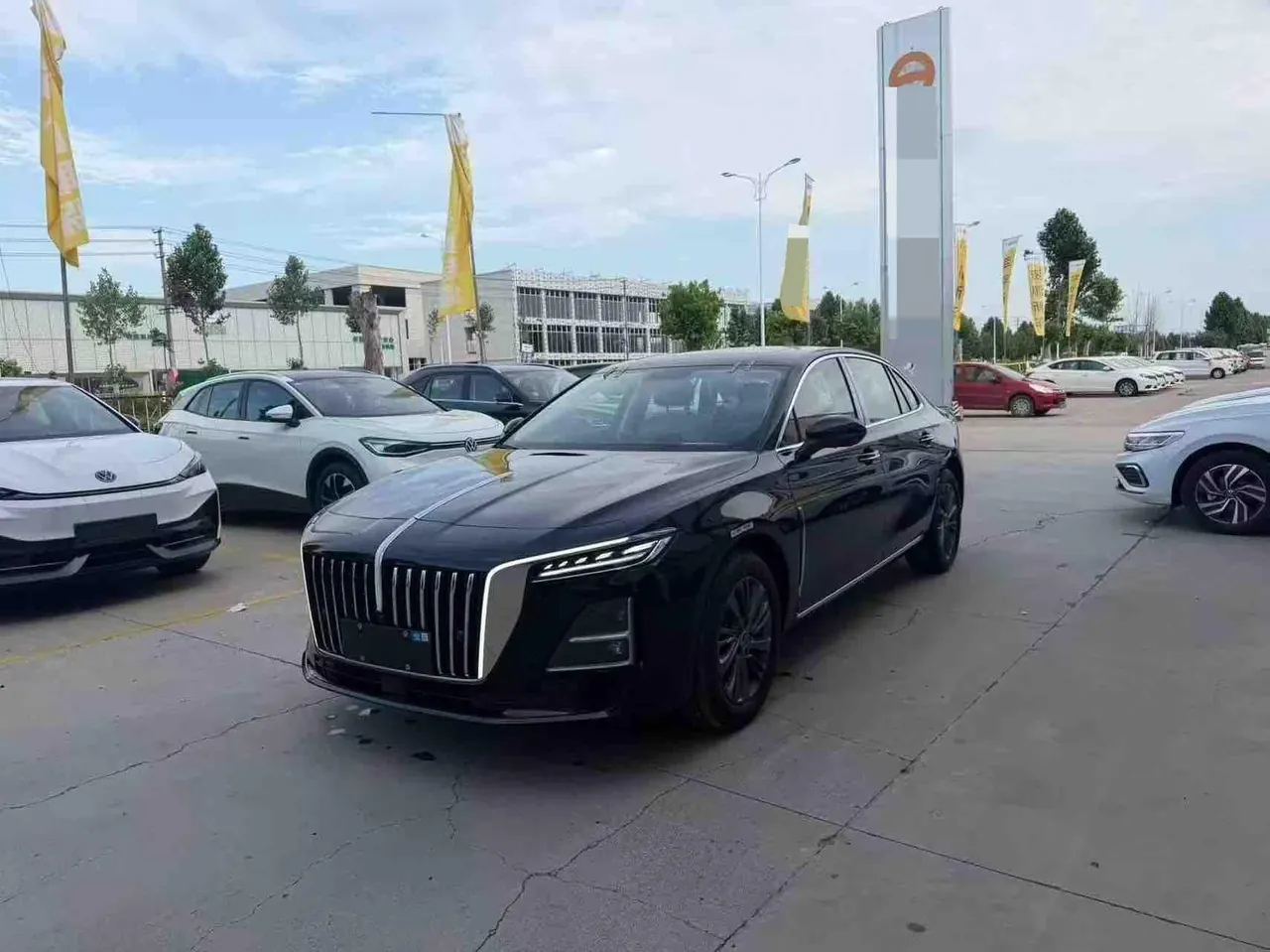 HongQi 2026 H5 1.5T Flag Rhyme Pro Edition Automatic Gear - View 1