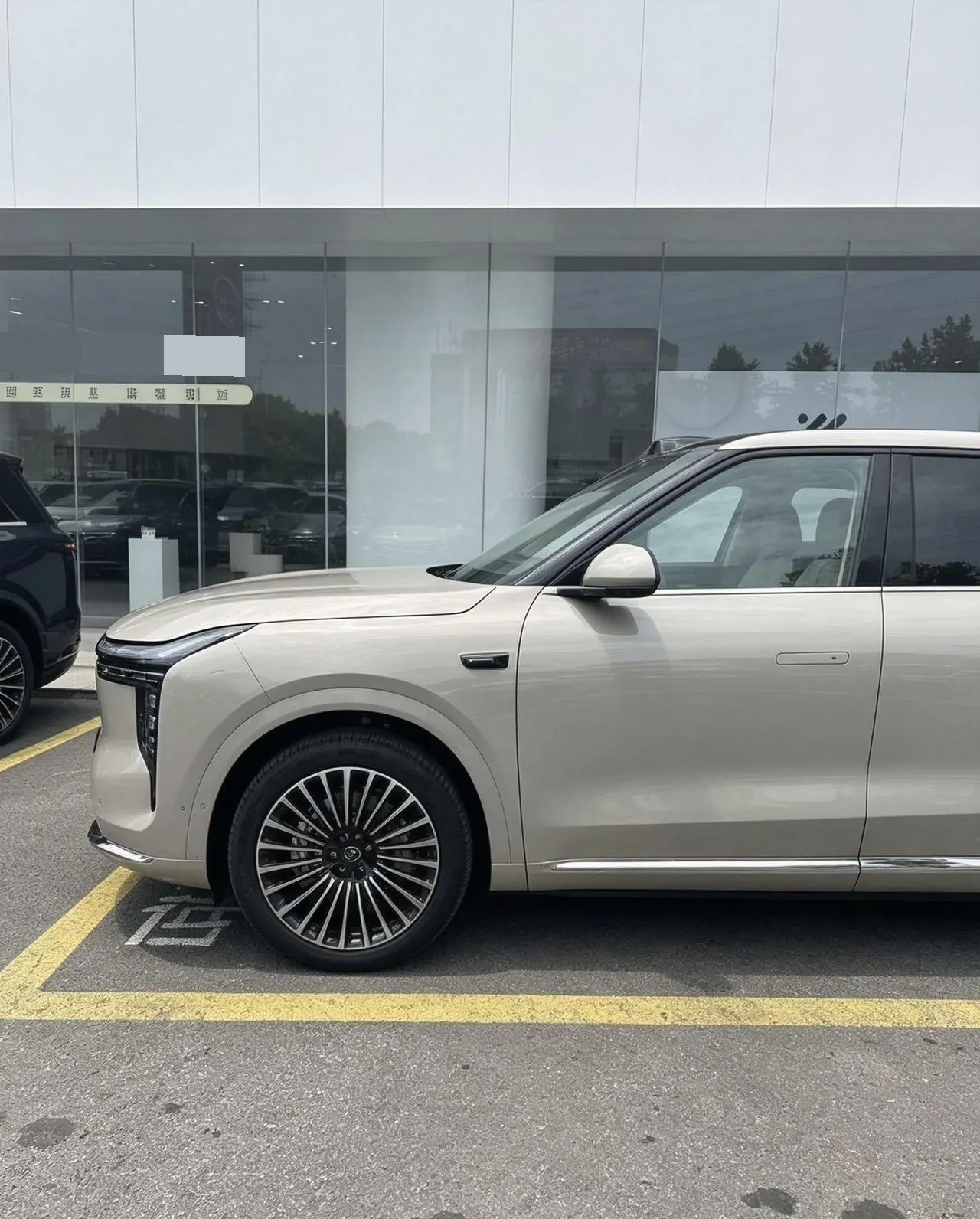 IM 2026 IM LS8 66 Ultra Technology Flagship Large Five-seater Automatic Transmission 2