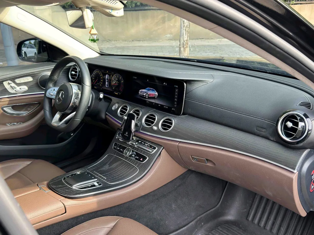 Mercedes Benz E Class 2020 E 300 L 2.0T Sports Fashion (Modified) Automatic Gear 9