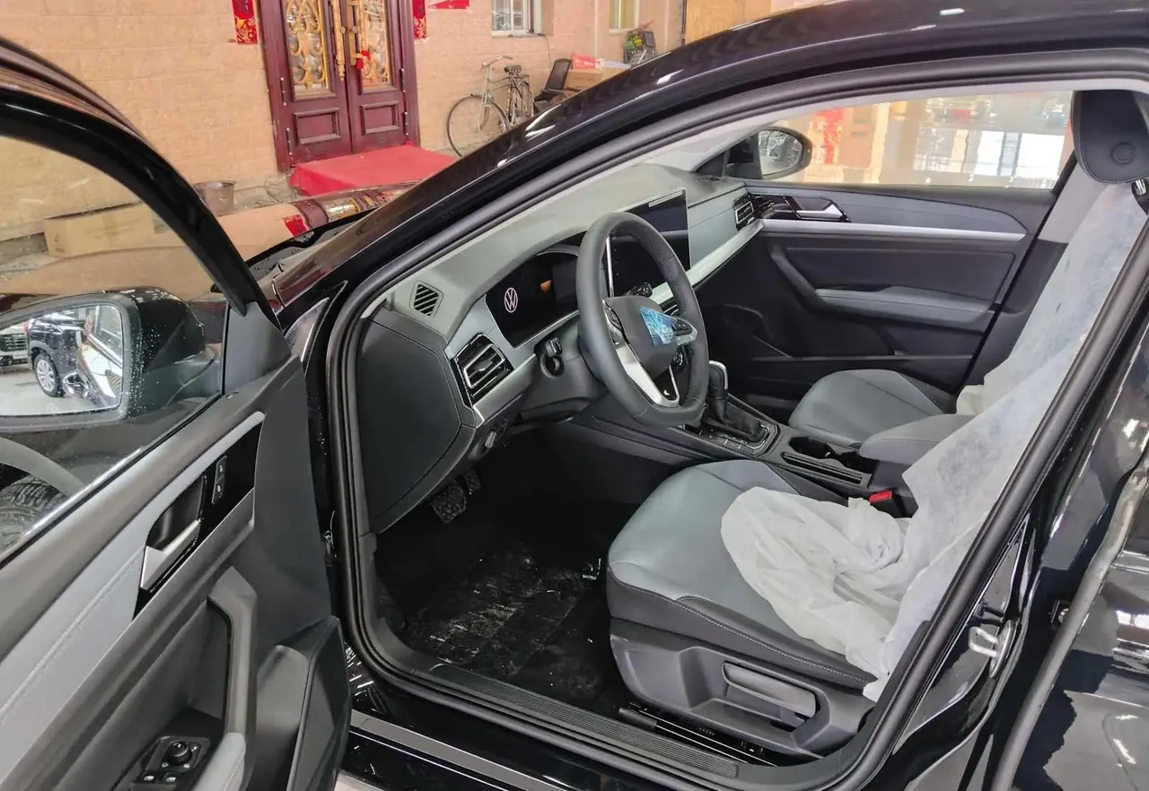 Volkswagen 2026 LaVida 1.5 Star 5 Million Edition Automatic Gear 3