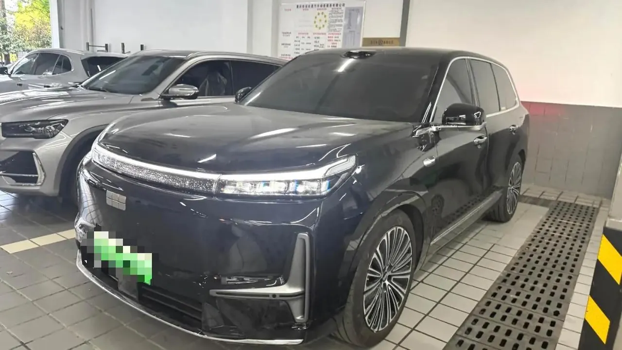 Open image lightbox: Geely Galaxy 2025 M9 1.5T 210km 4-wheel drive pilot version automatic gear