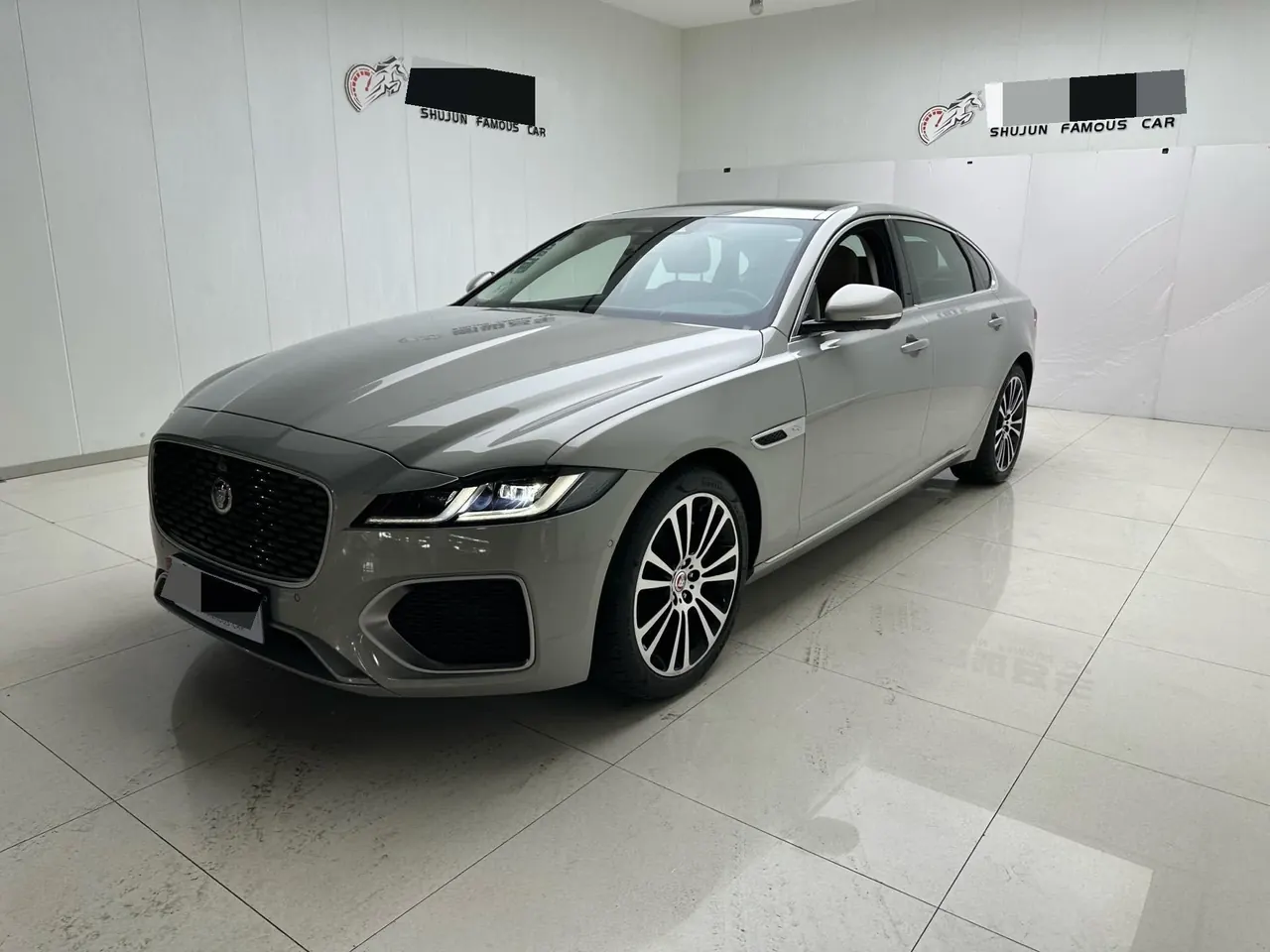 Open image lightbox: Jaguar 2025 XFL 2.0T P 12500.00g Drive Enjoy Deluxe Edition Automatic Gear