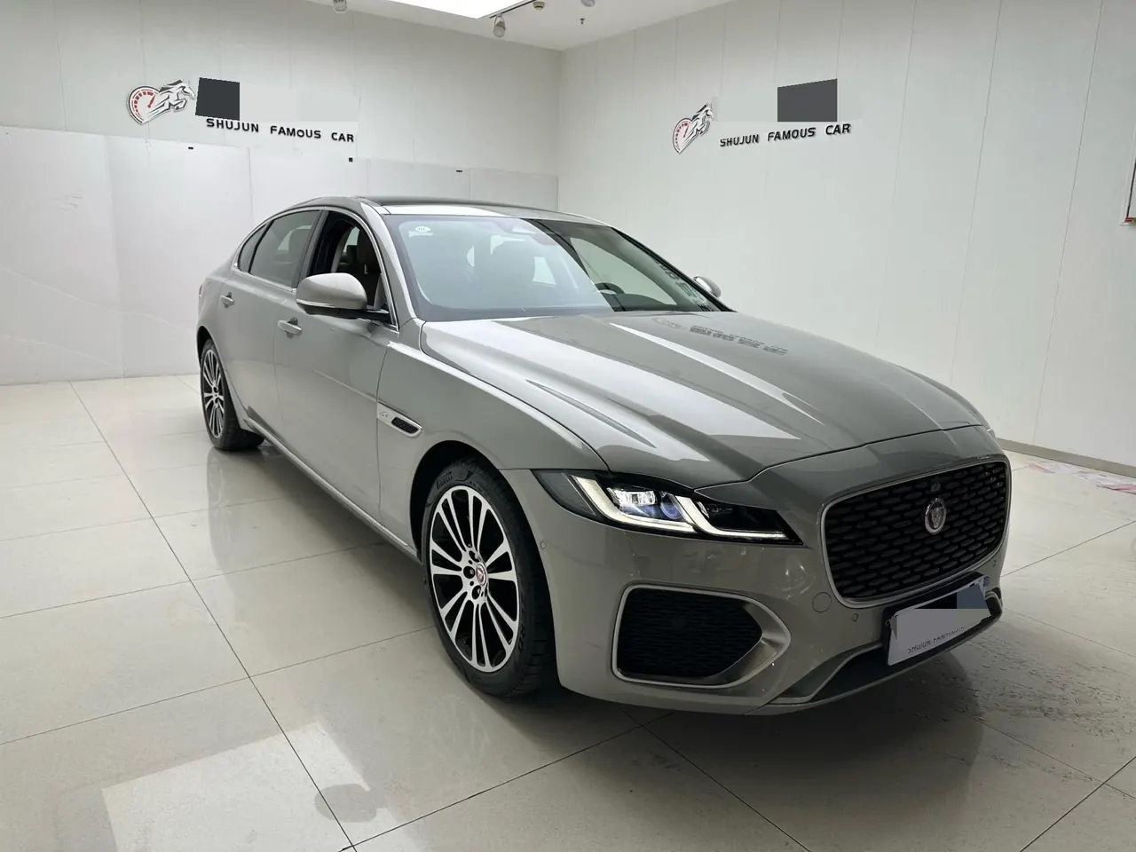 Jaguar 2025 XFL 2.0T P 12500.00g Drive Enjoy Deluxe Edition Automatic Gear 3