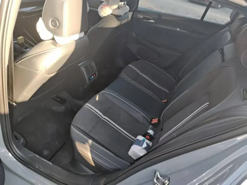 Volkswagen 2023 Golf 8 R-Line 1.4TSI 280TSI Lite Automatic 3
