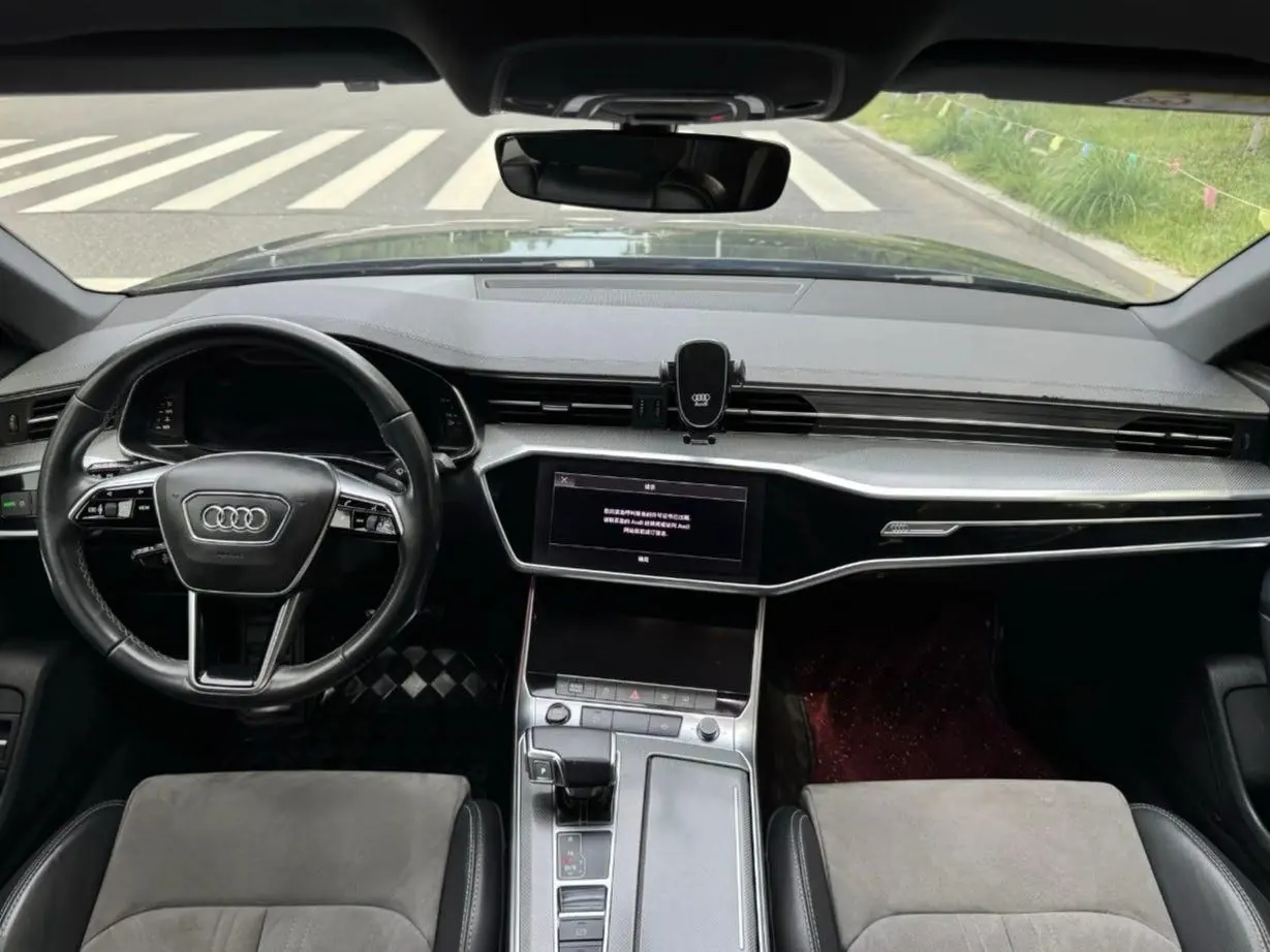 Audi 2022 A6L 2.0TFSI 40TFSI Deluxe Dynamic Automatic 5