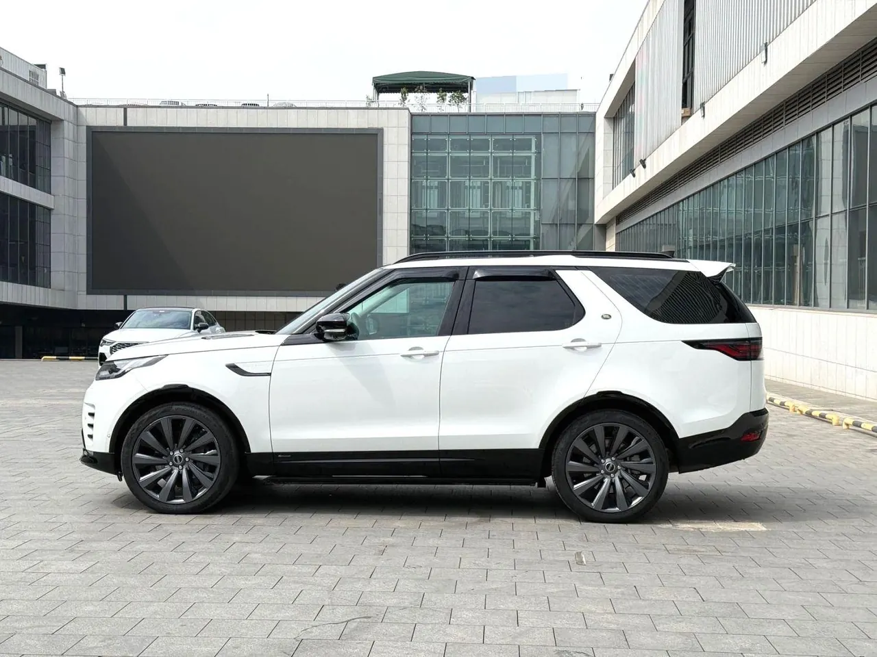 Land Rover found (imported) 2021 found 5 48V 3.0T 360PS R-Dynamic S automatic gear 4