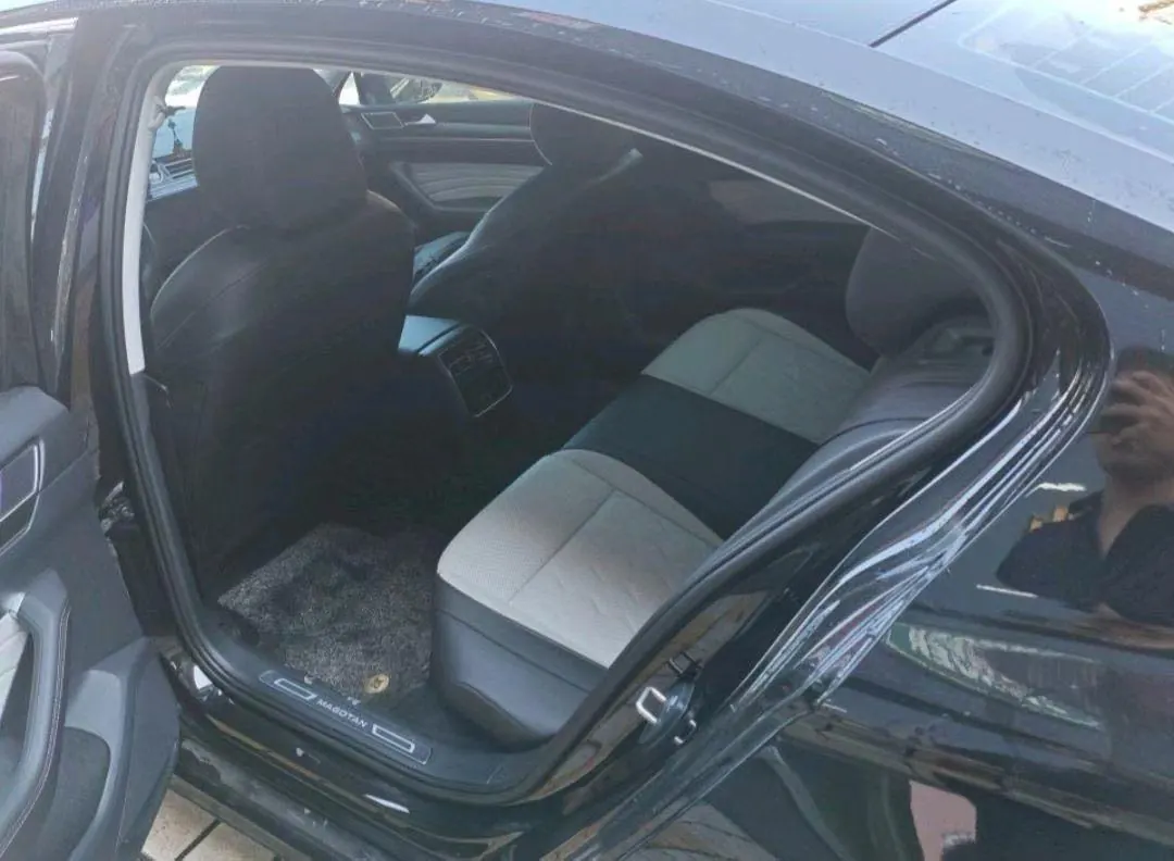 Volkswagen 2023 Magotan 2.0TSI 330TSI 2 million Commemorative Luxury Automatic Gear 4