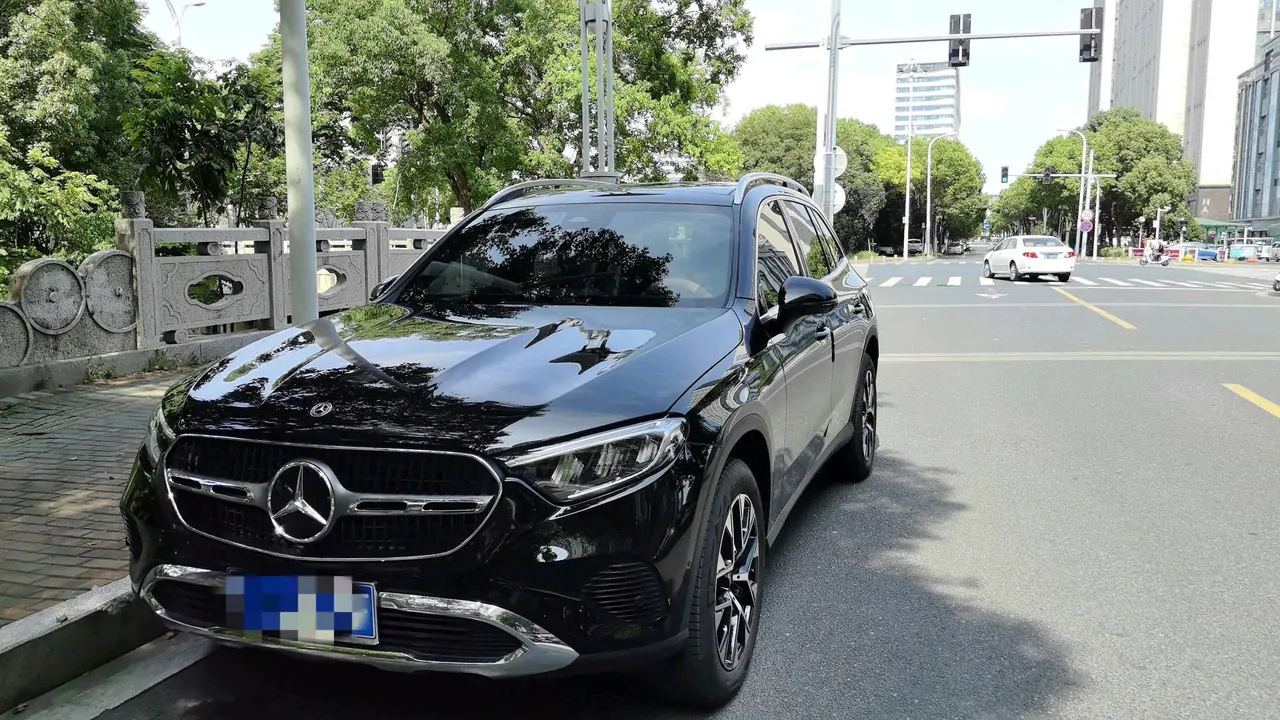Mercedes Benz 2025 GLC 260 L 4MATIC 48V 2.0T Dynamic 5-seat Automatic Gear - View 1