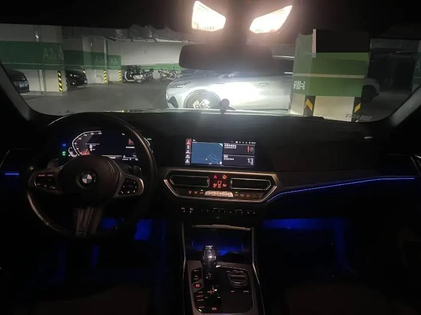 BMW 4 Series (Imported) 2022 425i Four-Door Coupe 2.0T M Sports Obsidian Night Suit Automatic Gear 3