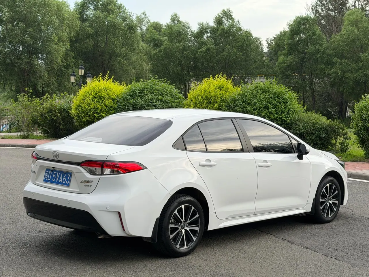 Toyota 2023 Lei Ling 1.2T Stepless 185T Deluxe Automatic Gear 4