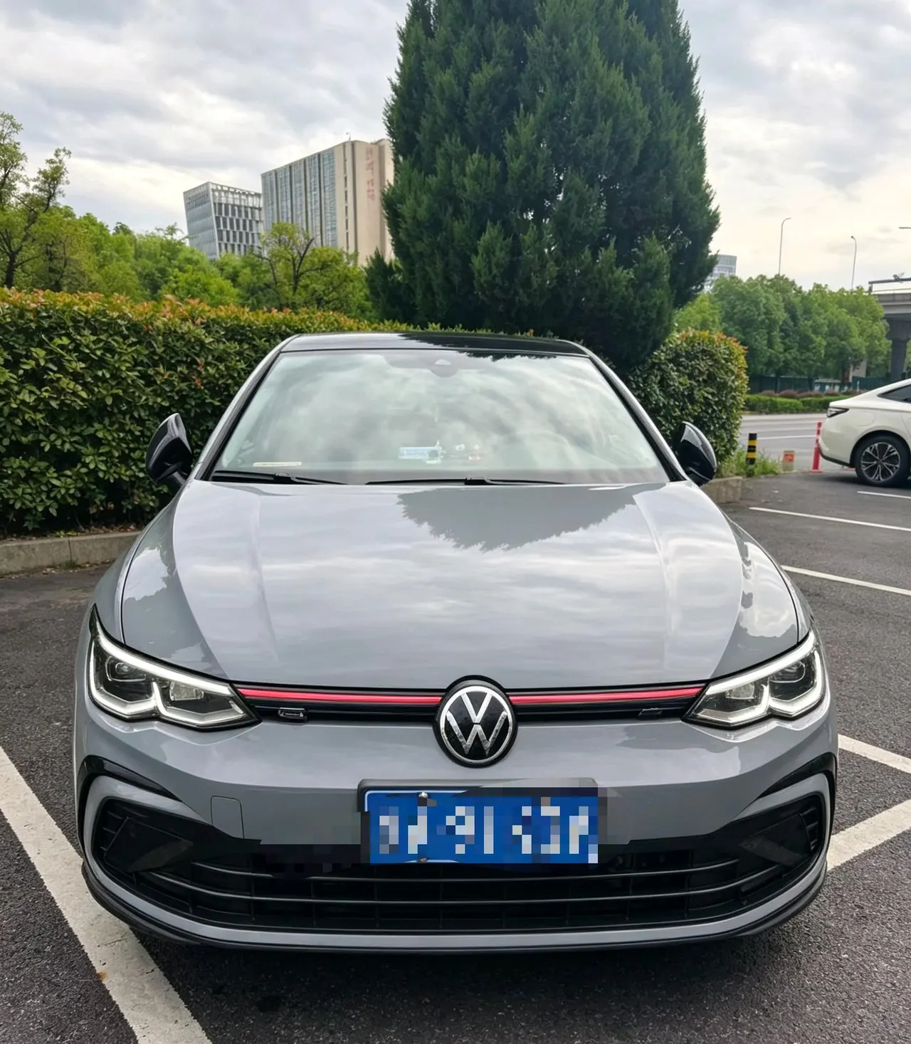 Volkswagen 2021 Golf 8 R-Line 1.4TSI 280TSI Automatic 3