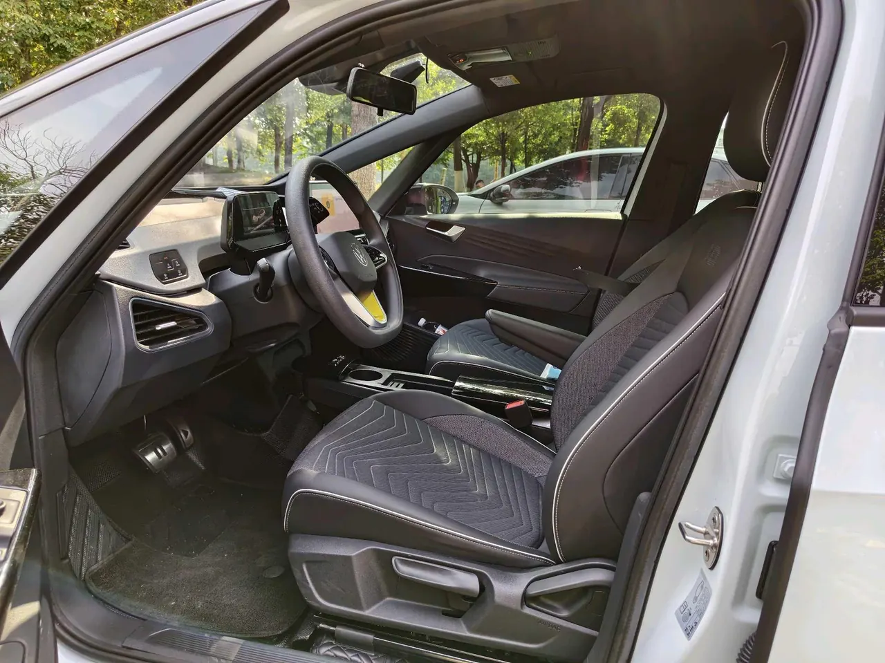 Volkswagen 2023 ID. 3 Upgraded Pure Smart Edition, Automatic Transmission 4