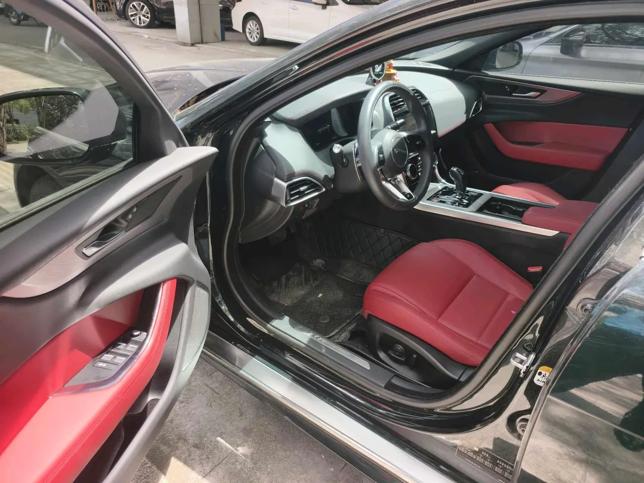 Jaguar 2023 XEL 2.0T 250PS R-DYNAMIC S Enterprising Sports Edition Automatic Gear 3