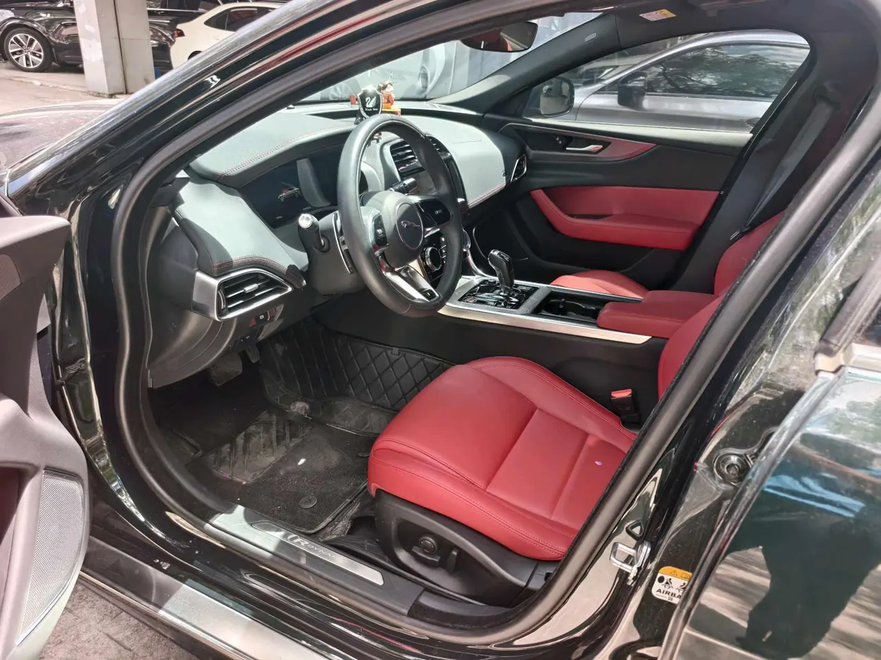 Jaguar 2023 XEL 2.0T 250PS R-DYNAMIC S Enterprising Sports Edition Automatic Gear 4