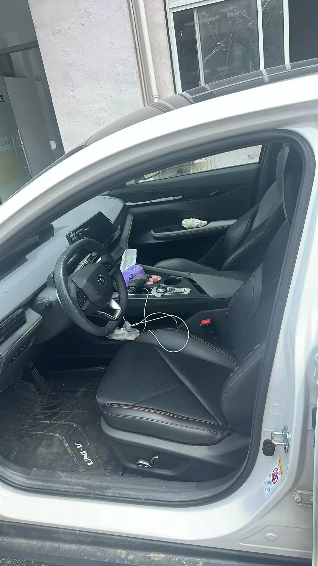 ChangAn 2022 UNI-V 1.5T honorable automatic gear 2