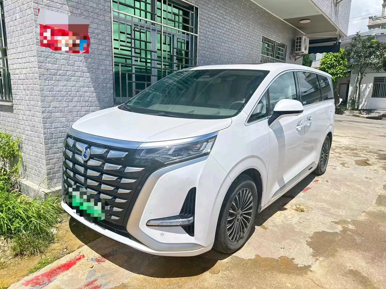 Open image lightbox: Denza 2022 Denza D9 DM-i 1.5T Stepless 970 Four-wheel Drive Honorable Automatic Gear