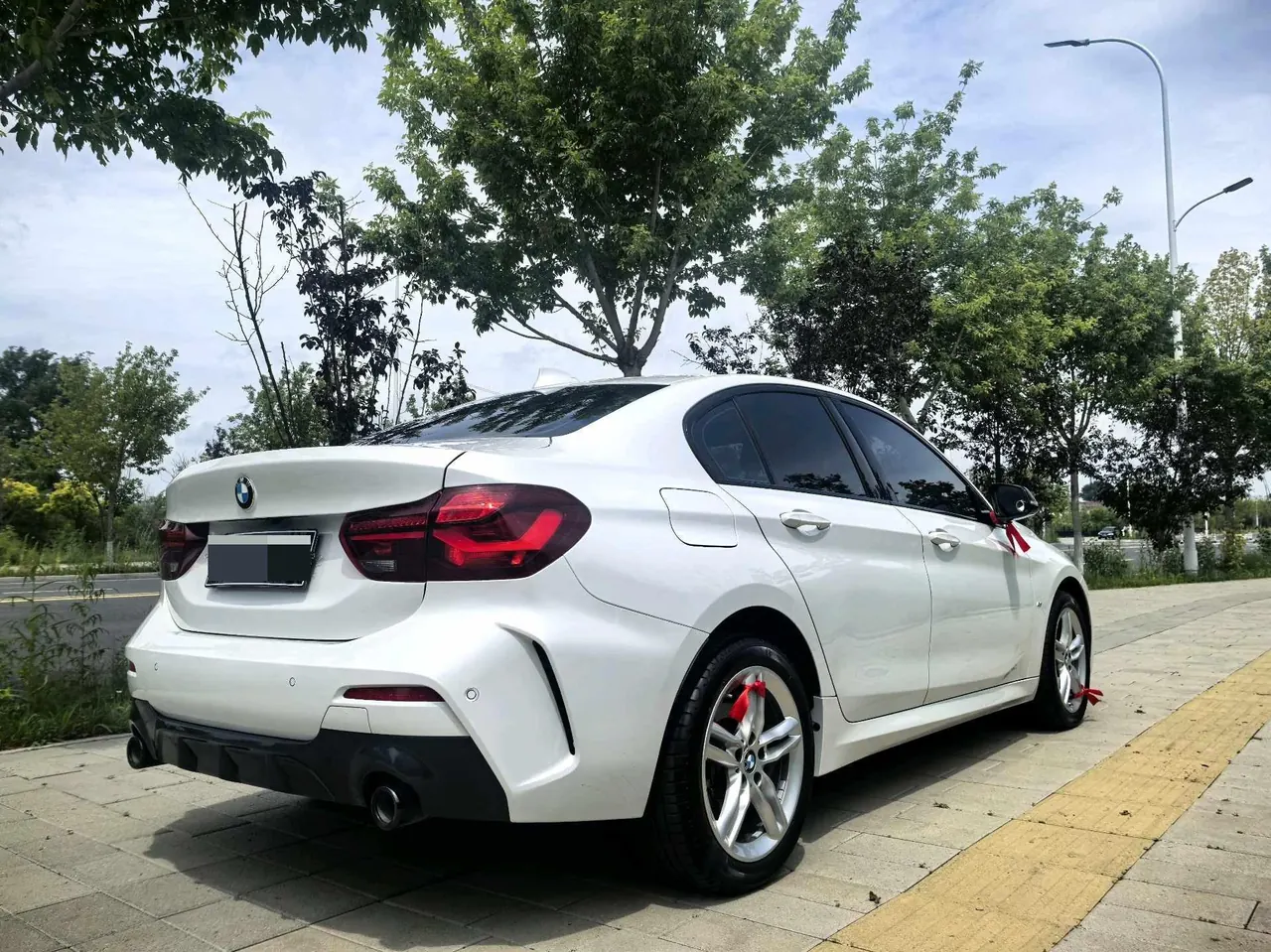 BMW 1 Series 2023 120i 1.5T M Sports Obsidian Night Edition Automatic Gear 6