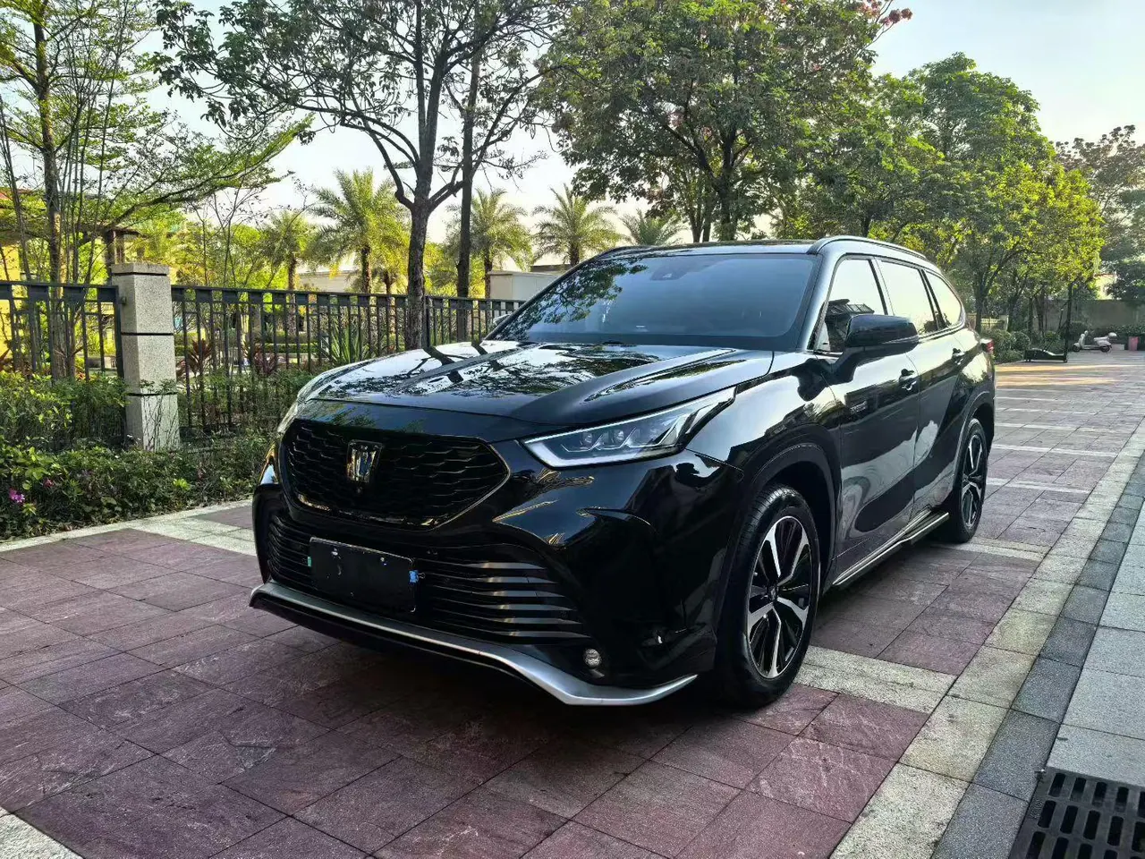 Toyota 2022 Crown Land Release 2.5 Stepless Four-wheel Drive Flagship Automatic Gear - View 1