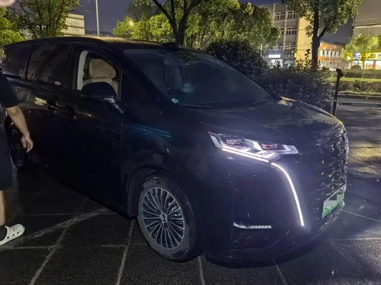 Denza 2022 Denza D9 DM-i 1.5T stepless 970 four-wheel drive flagship automatic gear 2