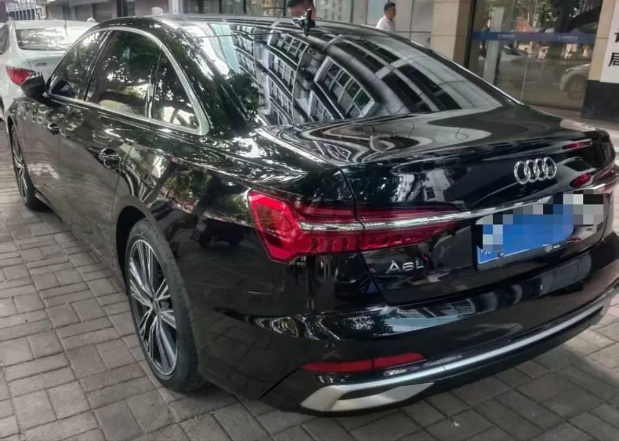 Audi 2023 A6L 2.0TFSI 45TFSI Quattro Selected Dynamic Automatic 3