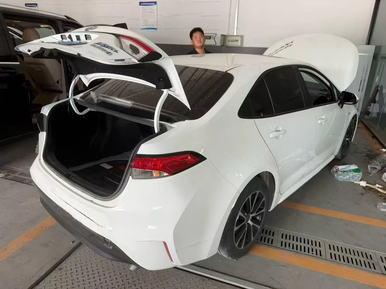 Toyota 2023 Lei Ling Shuangqing 1.8 Stepless Intelligent Electric Hybrid Leading Edition Automatic Gear 3